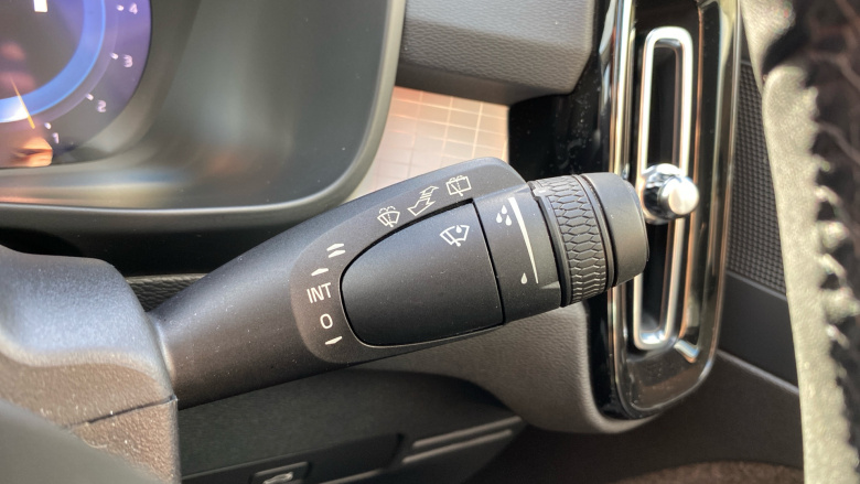 Volvo XC40 2.0 B3P Core 5dr Auto Petrol Estate